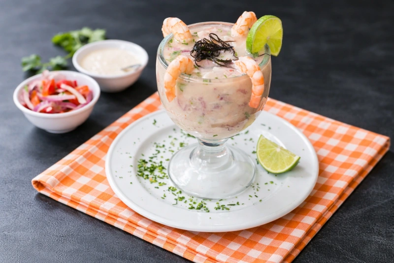 Deliciosa leche de tigre peruana fresca y picante