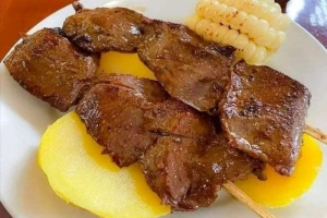 anticuchos con choclo imagen