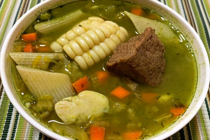plato de menestrón de carne