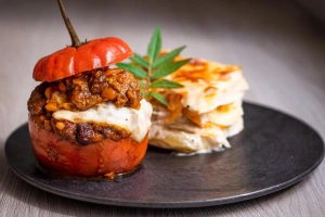 plato de rocoto relleno con pastel de choclo