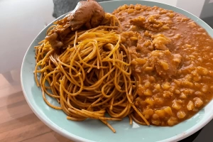 imagen de sopa seca con carapulcra